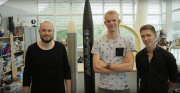 Forscher mit gedruckten Raketen.