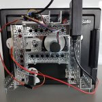 Roboter knackt Tresor