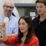 LLNL-Forscherteam mit Mikroballon