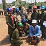 Titan Robotics CEO mit NFL Mitarbeitern.