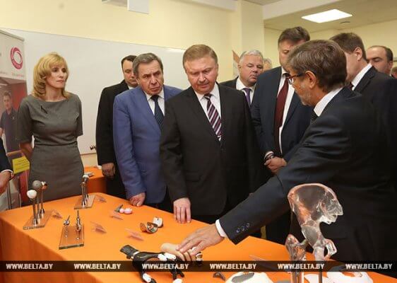 Weißrusslands Ministerpräsident im Medical Technopark Novosibirsk