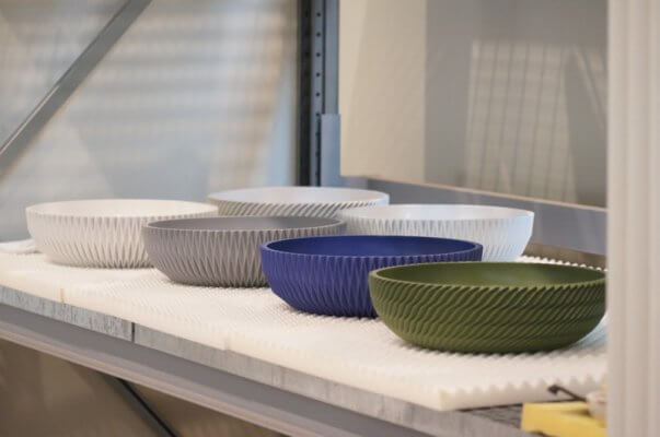 Verschiedenfarbige 3D-gedruckte Waschbecken von Sandhelden.