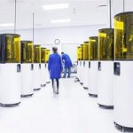 Auto- und Flugzeugteile aus Kohlenstoff.