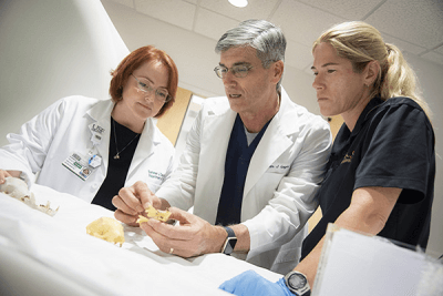 Ärzteteam von Kodiak mit dem 3D-Druck des Mundes