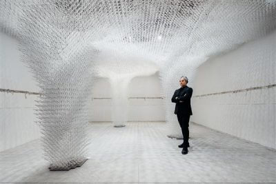 Bruno Juričić inmitten der Cloud Pergola