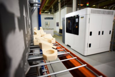 F900 Stratasys 3D-Drucker und Objekte, die daraus entstanden