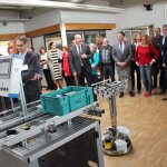 Kreisräte sehen sich die Lernfabrik 4.0 an