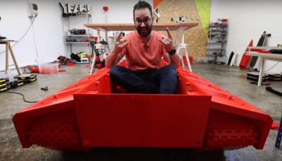 Ivan Miranda sitzt im Panzer