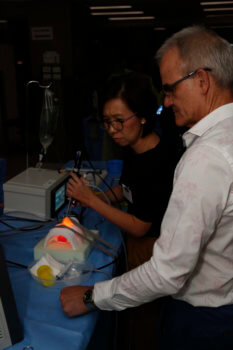 3D-gedrucktes Gesicht, Prof. Wormaid und Schülerin