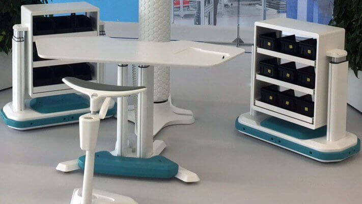 Arbeitstisch mit Abdeckung