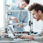 Schüler der Erhart-Schott-Schule in Schwetzingen bauen in einem Kurs 3D-Drucker zusammen und lernen 3D-Druck kennen
