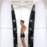 Mann in 3D-Ganzkörperscanner