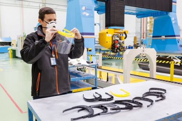 3D-gedruckte Rahmen und Mitarbeiter von Airbus