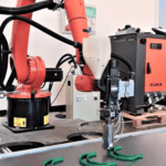 Halterungen und KUKA Roboterarm