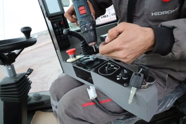 HIDROMEK Steuereinheit