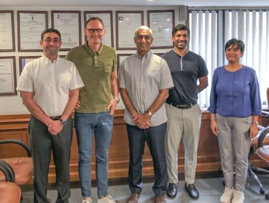 Mitarbeiter voxeljet und Peekay Steel