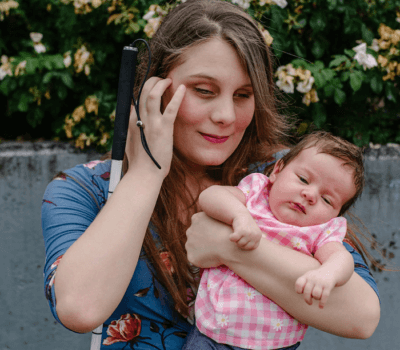 Taylor Ellis mit Baby Rosalie