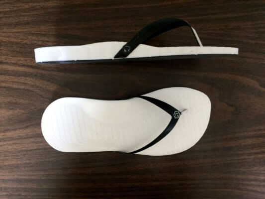 3D-gedruckte Flip-Flops oben und seitlich