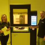 CeraFab S65 und Mitarbeiter von Lithoz