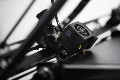 abgewinkelter 3D-Druckkopf bei iFactory One