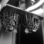 Viktor & Rolf feiern 15-jähriges Bestehen des Flowerbomb-Duftes mit Flakon aus dem 3D-Drucker