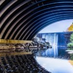 Ansicht unter einer Brücke