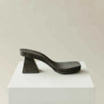 Schuh auf Platte