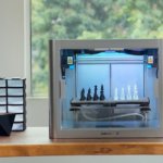 3D-Drucker J1 und Druckobjekt