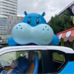 Mr. Hema auf dem Auto