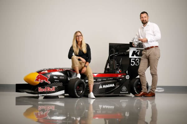 Kamper und Herzig mit Rennwagen