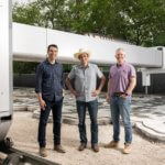 Team von ICON vor 3D-Drucker