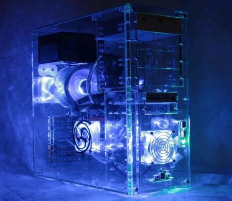 Moderner PC transparent beleuchtet