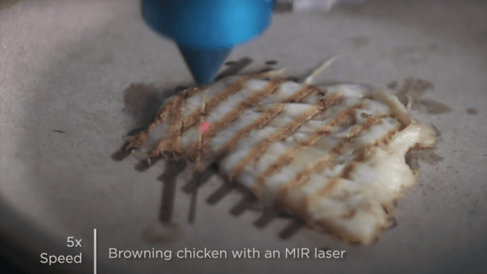 Hühnerprobe wird angebraten