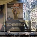 Mitarbeiter an 3D-Drucker