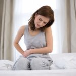 Frau mit Vaginalschmerz