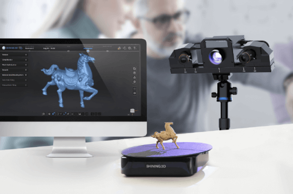 3D-Scanner, Monitor und 3D-Scan-Objekt