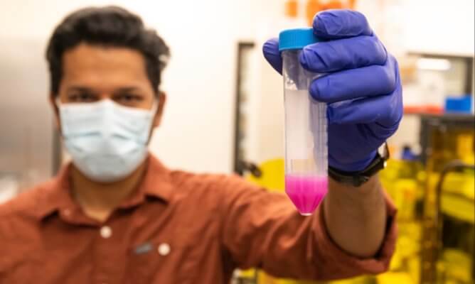 Rama Gona mit Behälter