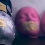 Mehrere Masken aus dem 3D-Drucker