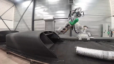 Roboterarm druckt Yacht