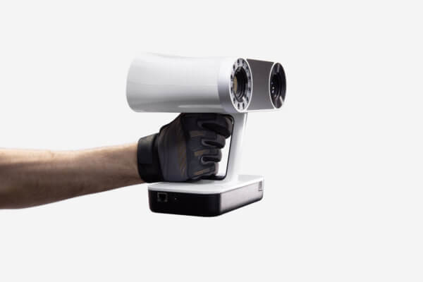 3D-Scanner mit Hand, die ihn hält