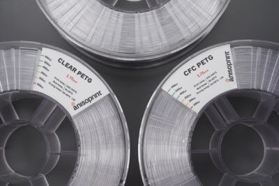 drei Materialrollen, davon zwei mit Clear und CFC PETG beschriftet