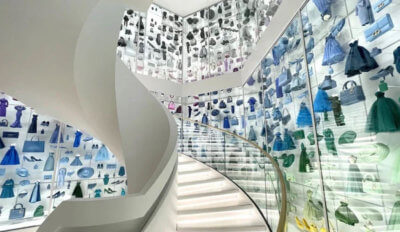 Blaue 3D-gedruckte Objekte der Dior Kollektionen