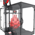 3D-Drucker mit Filamentrolle und rotem 3D-gedrucktem Objekt