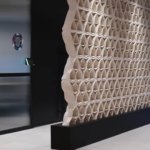 3D-gedrucktes Mauerwerk "Hive" im Empfangsbereich