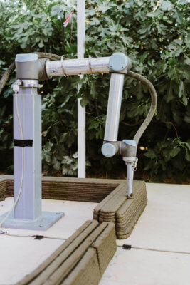 3D-Druck-Roboter, der erste Strukturen druckt