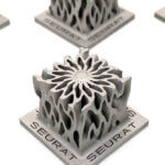 3D-gedrucktes Teil mit Aufschrift Seurat