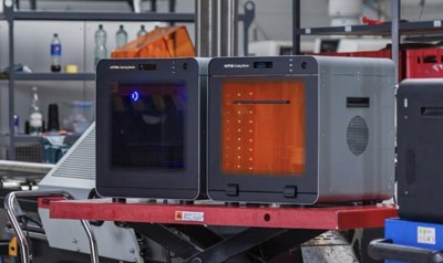 Aushärtungsstation und Reinigungsstation von Zortrax