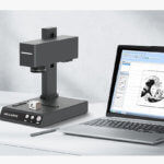 Mr. Carve M4 plus Laptop mit Software auf dem Bildschirm