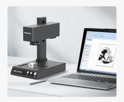 Mr. Carve M4 plus Laptop mit Software auf dem Bildschirm