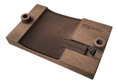 3D-gedrucktes Teil aus Kupfer mit Logo von Amnovis